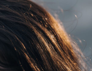 Read more about the article Cool Water, UV Shields & Heat Rules for Dyed Hair